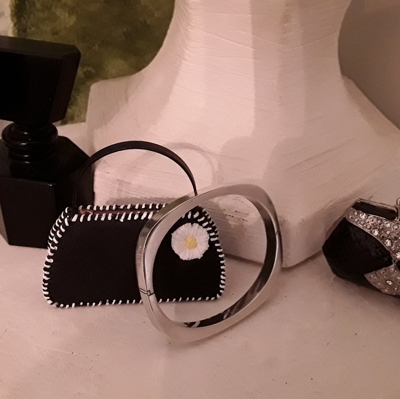 Jewelry - VINTAGE . 925 STERLING SILVER OPEN HINGED CUFF